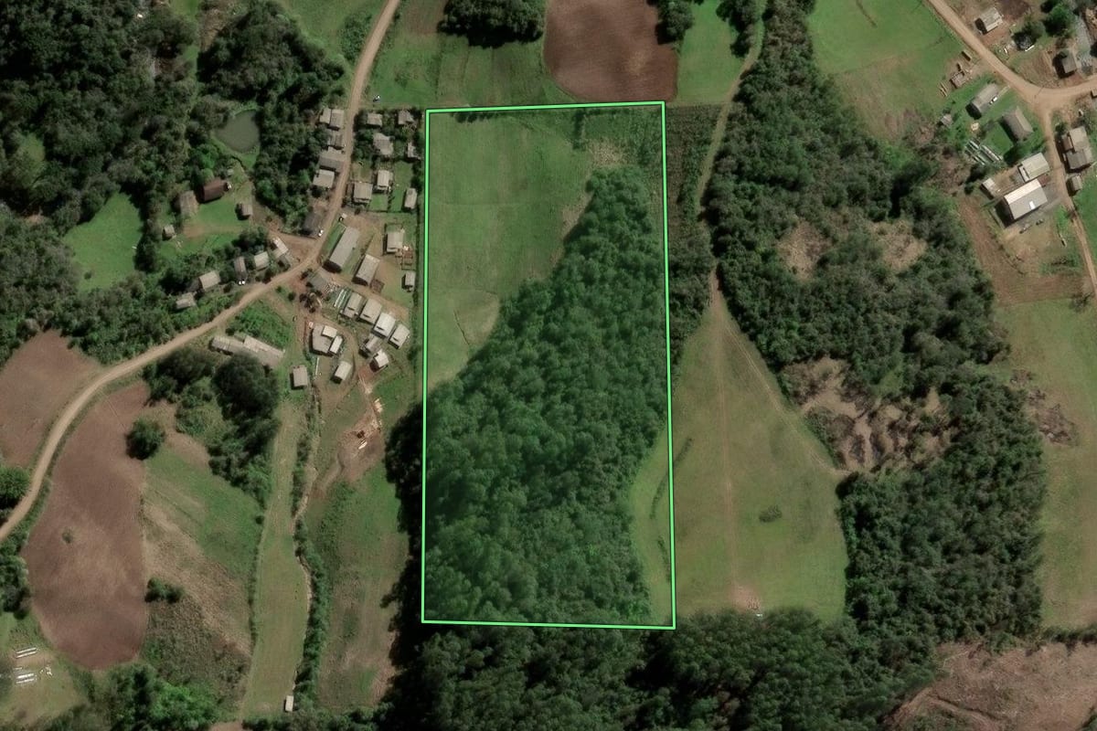 Imagem de satélite do imóvel rural em Ibarama (RS), com o contorno declarado no CAR desenhado por cima.