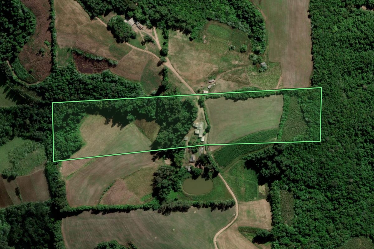 Imagem de satélite do imóvel rural em Ibarama (RS), com o contorno declarado no CAR desenhado por cima.