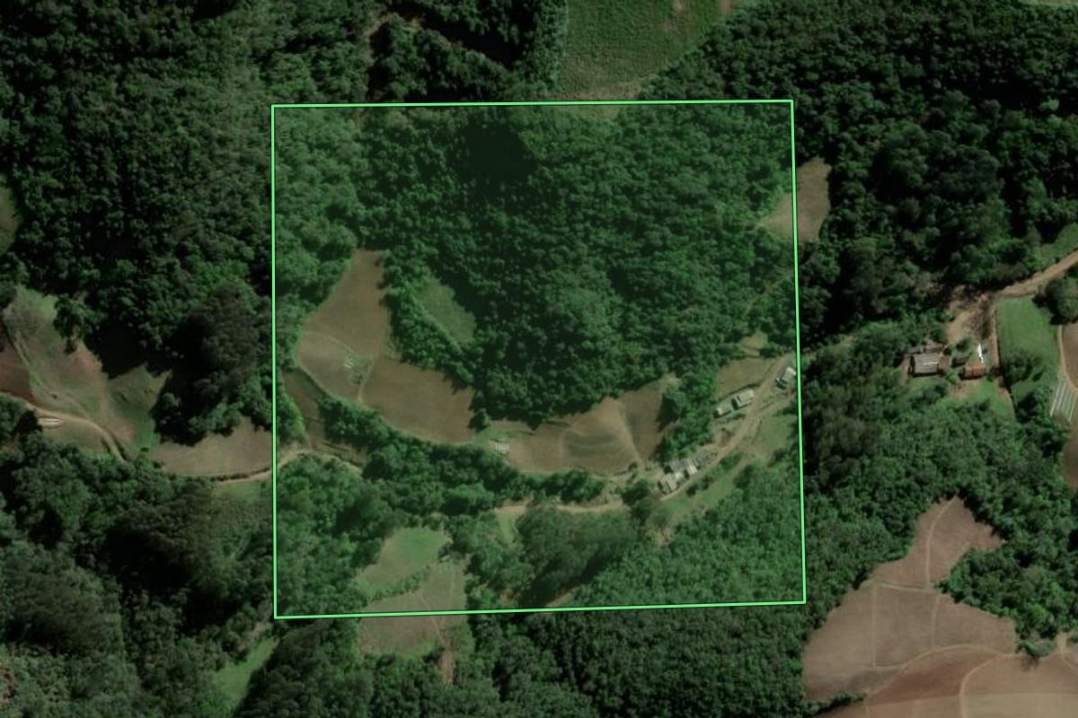 Imagem de satélite do imóvel rural em Ibarama (RS), com o contorno declarado no CAR desenhado por cima.