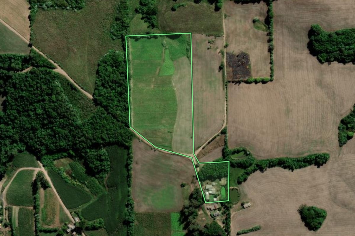 Imagem de satélite do imóvel rural em Ibarama (RS), com o contorno declarado no CAR desenhado por cima.