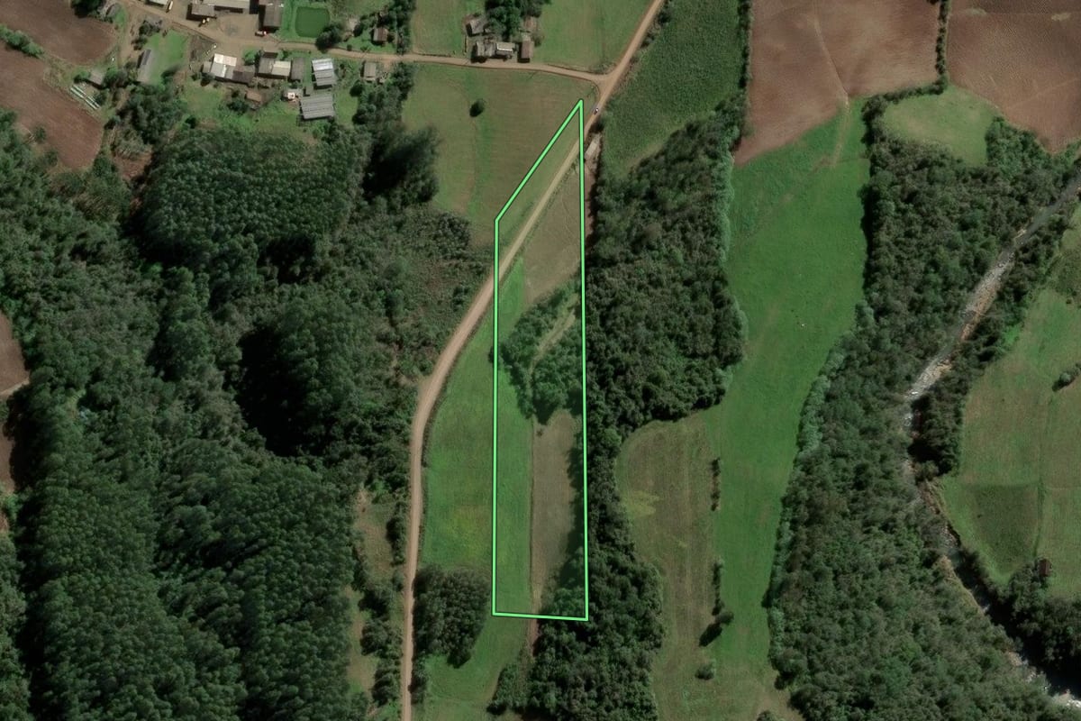 Imagem de satélite do imóvel rural em Ibarama (RS), com o contorno declarado no CAR desenhado por cima.