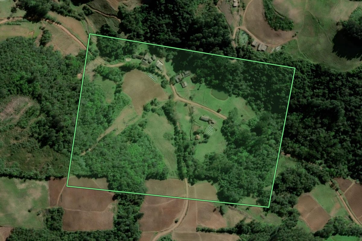 Imagem de satélite do imóvel rural em Ibarama (RS), com o contorno declarado no CAR desenhado por cima.
