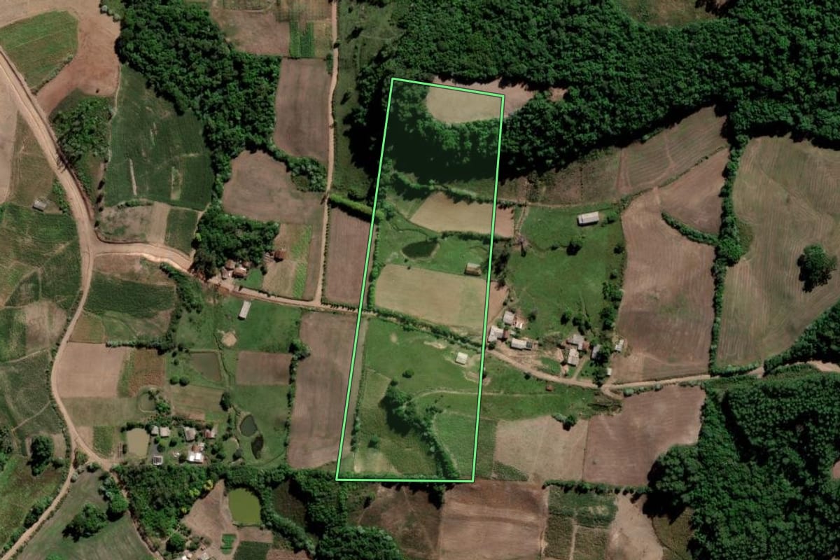 Imagem de satélite do imóvel rural em Ibarama (RS), com o contorno declarado no CAR desenhado por cima.