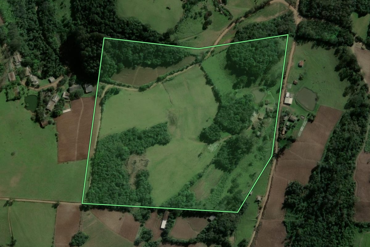 Imagem de satélite do imóvel rural em Ibarama (RS), com o contorno declarado no CAR desenhado por cima.
