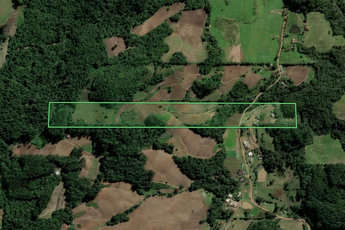 Imagem de satélite do imóvel rural em Ibarama (RS), com o contorno declarado no CAR desenhado por cima.