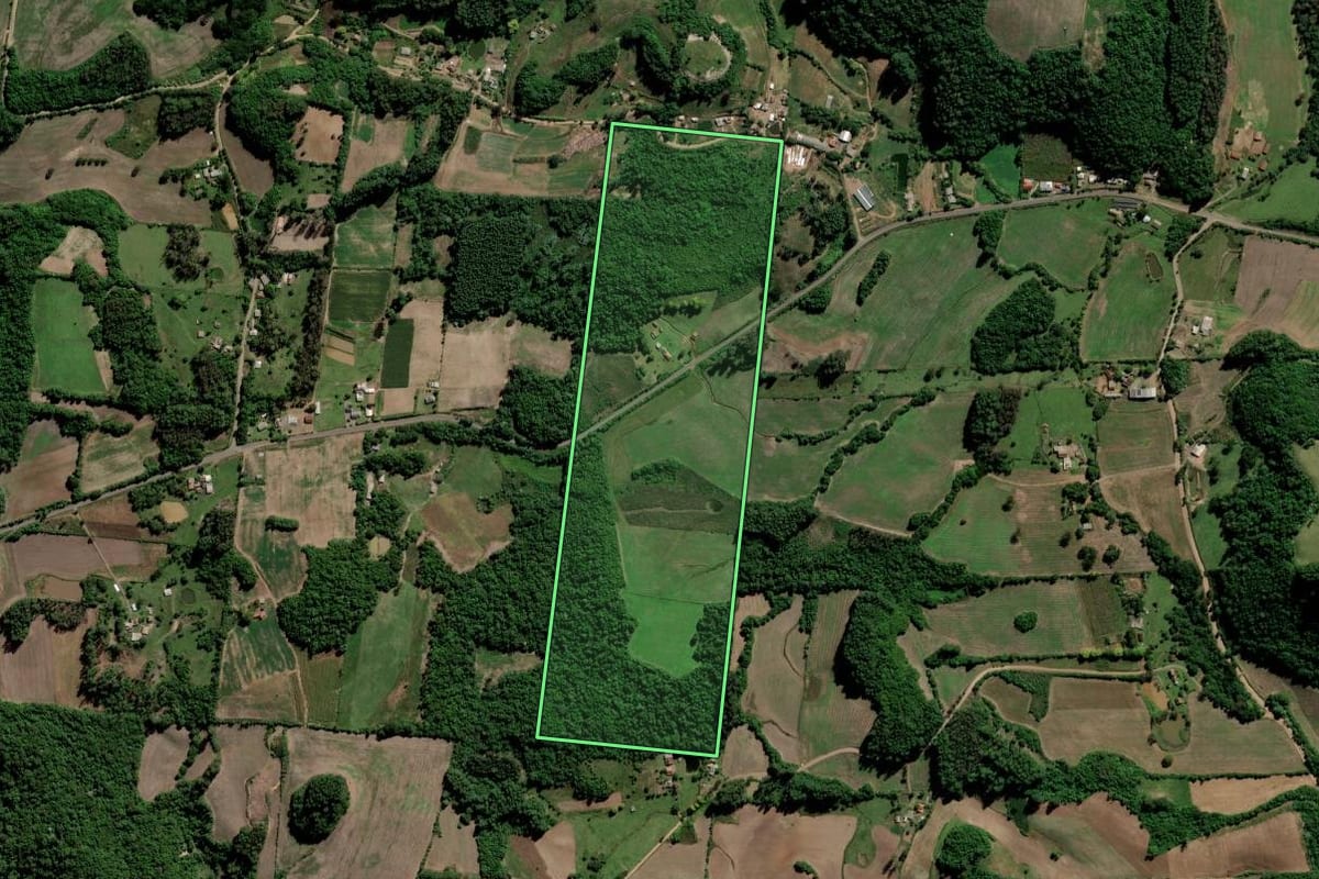 Imagem de satélite do imóvel rural em Ibarama (RS), com o contorno declarado no CAR desenhado por cima.