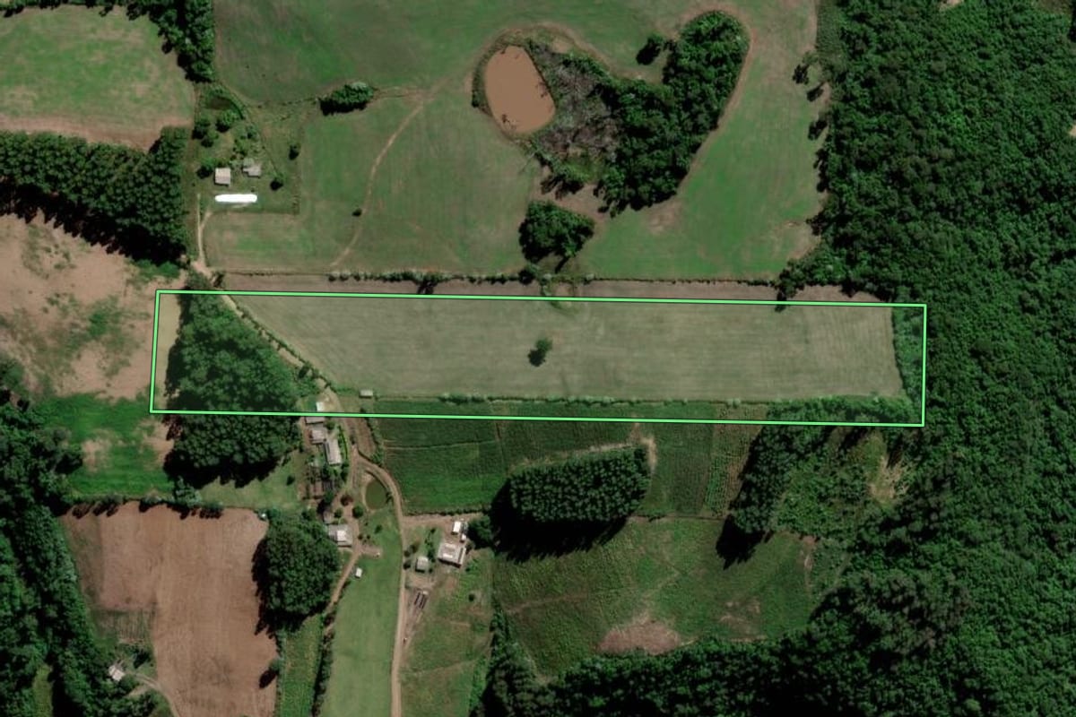 Imagem de satélite do imóvel rural em Ibarama (RS), com o contorno declarado no CAR desenhado por cima.