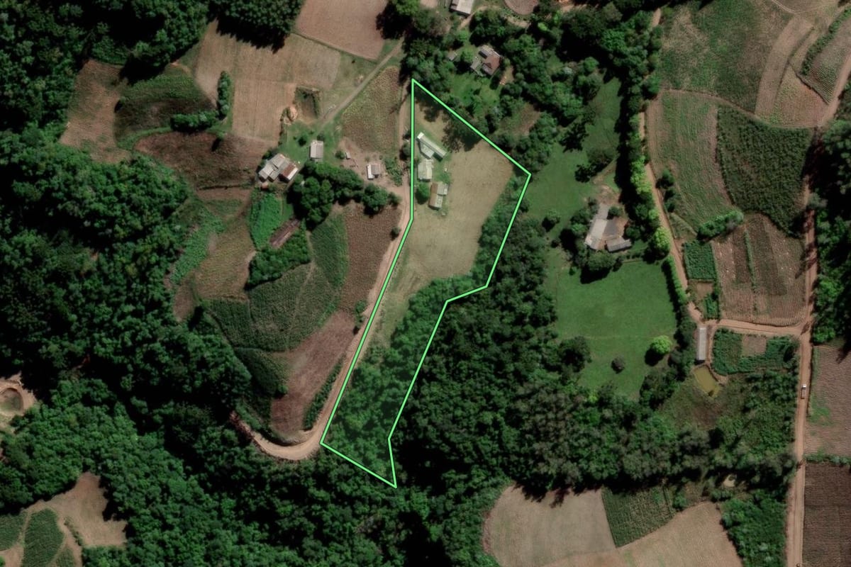 Imagem de satélite do imóvel rural em Ibarama (RS), com o contorno declarado no CAR desenhado por cima.