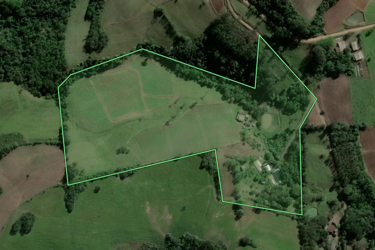 Imagem de satélite do imóvel rural em Ibarama (RS), com o contorno declarado no CAR desenhado por cima.