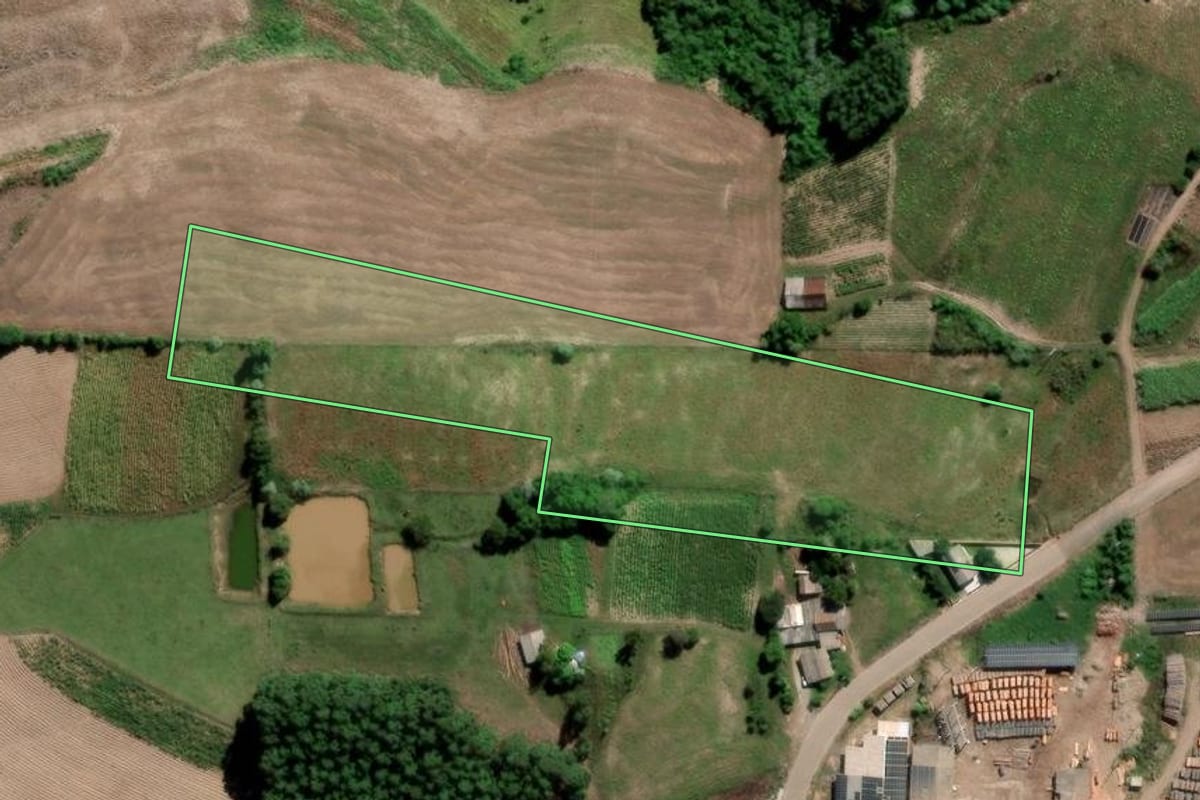 Imagem de satélite do imóvel rural em Ibarama (RS), com o contorno declarado no CAR desenhado por cima.