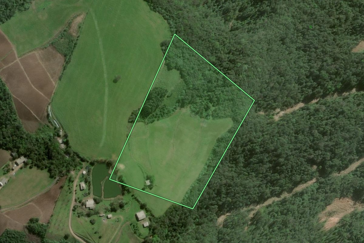 Imagem de satélite do imóvel rural em Ibarama (RS), com o contorno declarado no CAR desenhado por cima.