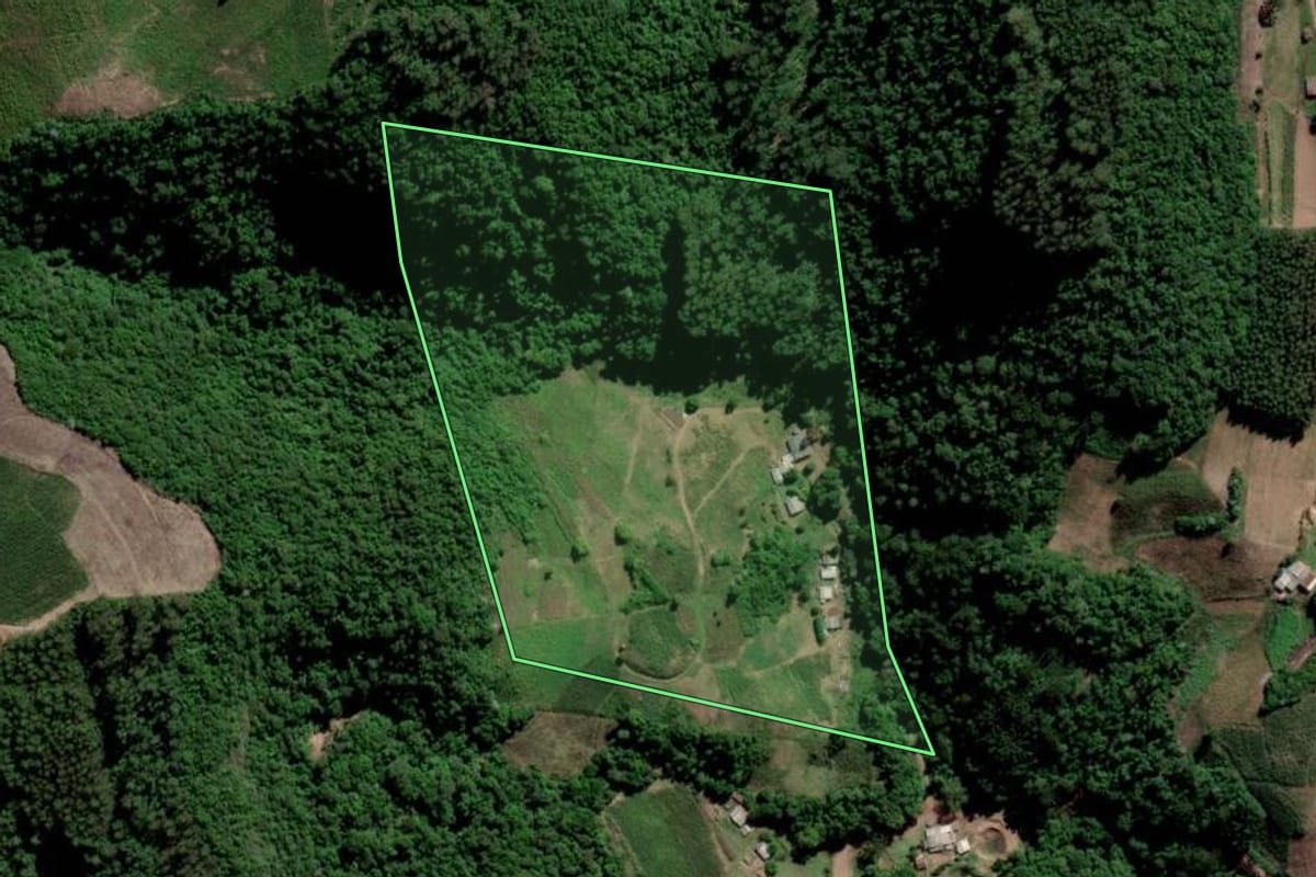 Imagem de satélite do imóvel rural em Ibarama (RS), com o contorno declarado no CAR desenhado por cima.