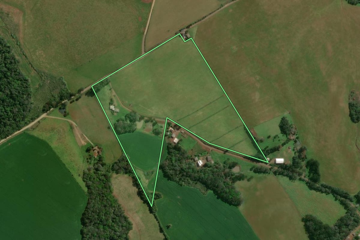 Imagem de satélite do imóvel rural em Ibiaçá (RS), com o contorno declarado no CAR desenhado por cima.