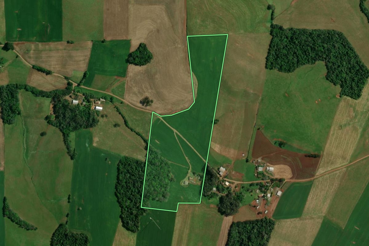 Imagem de satélite do imóvel rural em Ibiaçá (RS), com o contorno declarado no CAR desenhado por cima.