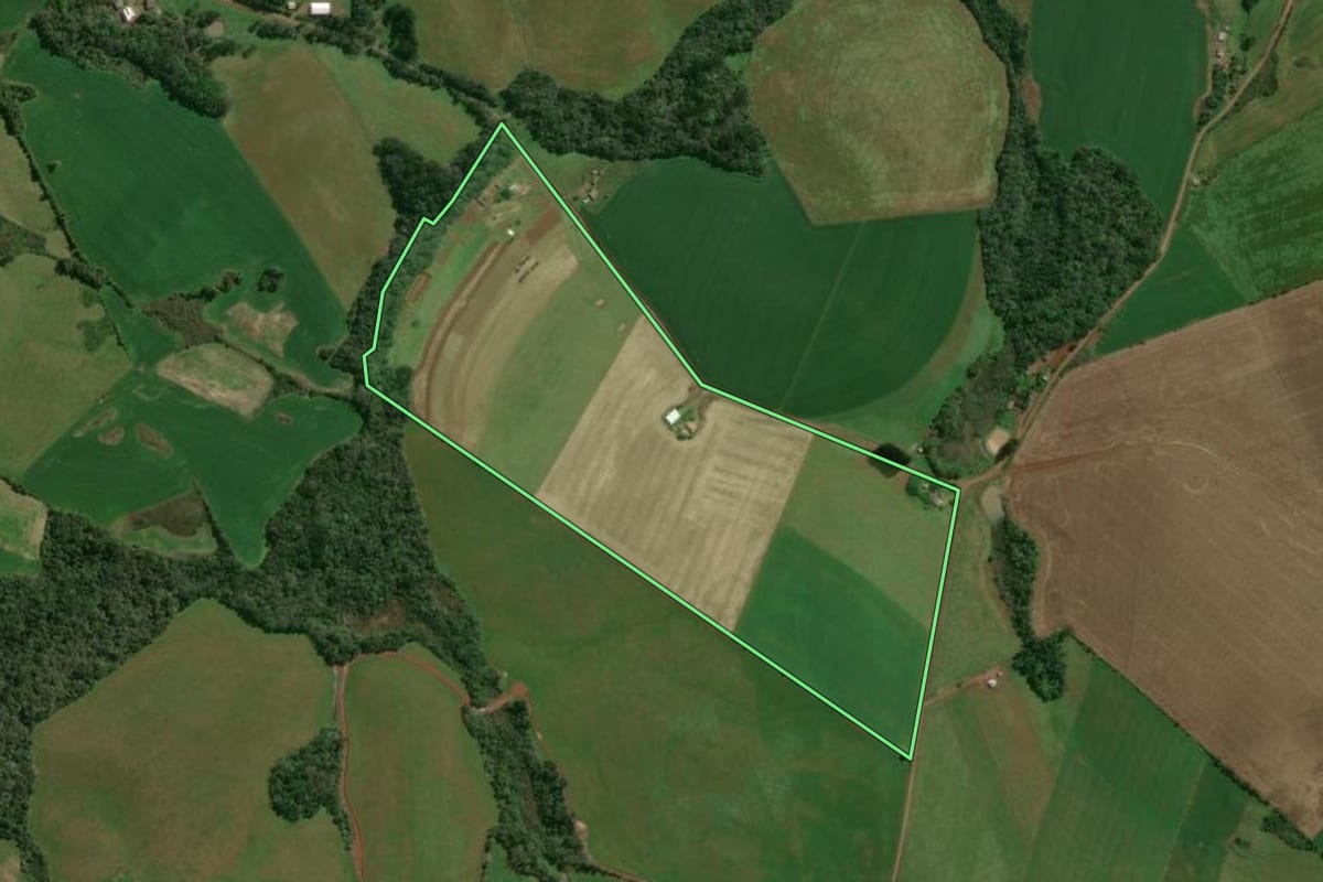 Imagem de satélite do imóvel rural em Ibiaçá (RS), com o contorno declarado no CAR desenhado por cima.