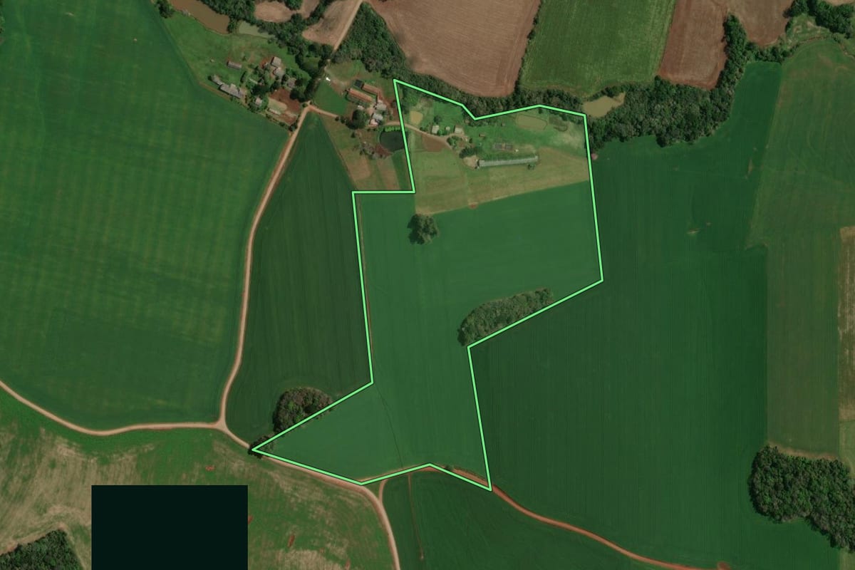 Imagem de satélite do imóvel rural em Ibiaçá (RS), com o contorno declarado no CAR desenhado por cima.