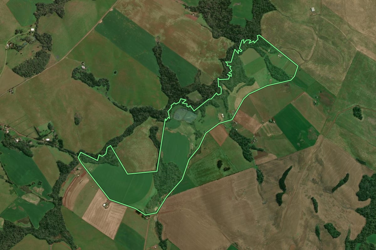Imagem de satélite do imóvel rural em Ibiaçá (RS), com o contorno declarado no CAR desenhado por cima.