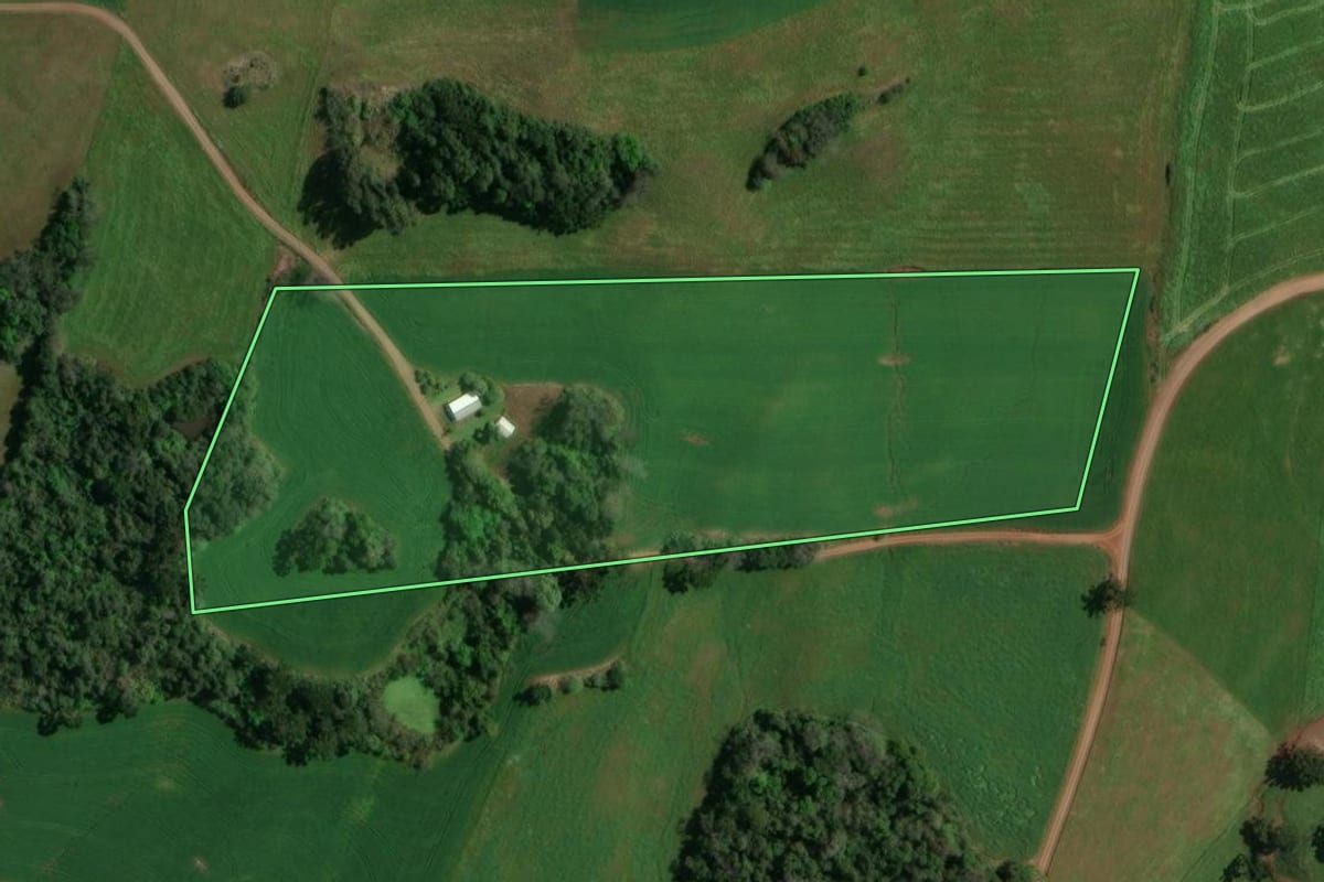 Imagem de satélite do imóvel rural em Ibiaçá (RS), com o contorno declarado no CAR desenhado por cima.