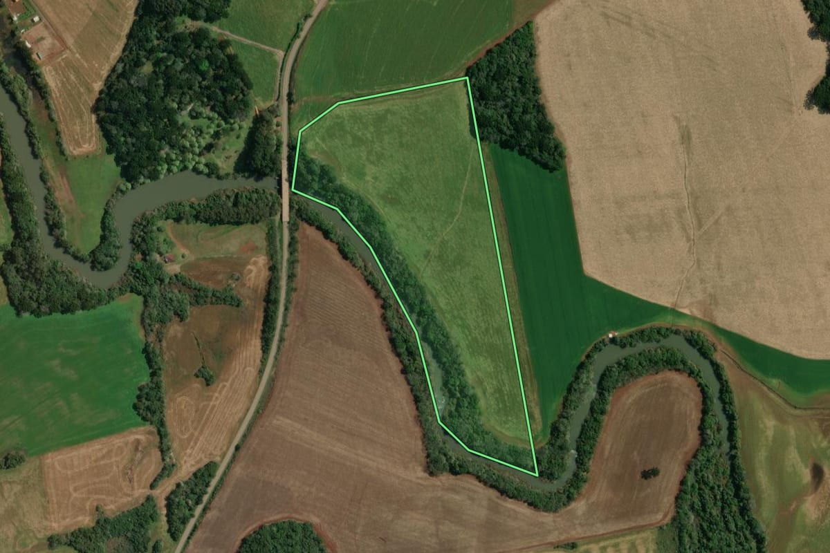 Imagem de satélite do imóvel rural em Ibiaçá (RS), com o contorno declarado no CAR desenhado por cima.