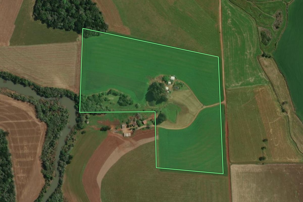 Imagem de satélite do imóvel rural em Ibiaçá (RS), com o contorno declarado no CAR desenhado por cima.