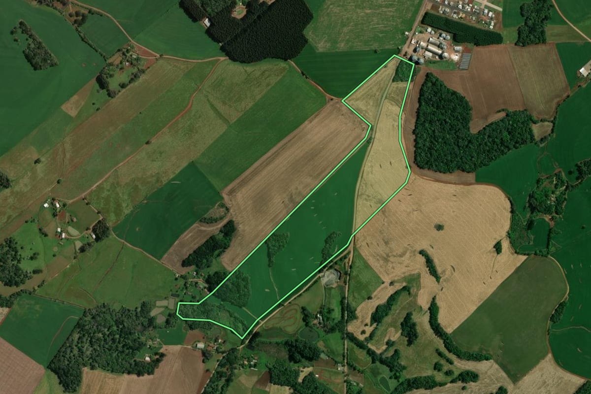 Imagem de satélite do imóvel rural em Ibiaçá (RS), com o contorno declarado no CAR desenhado por cima.
