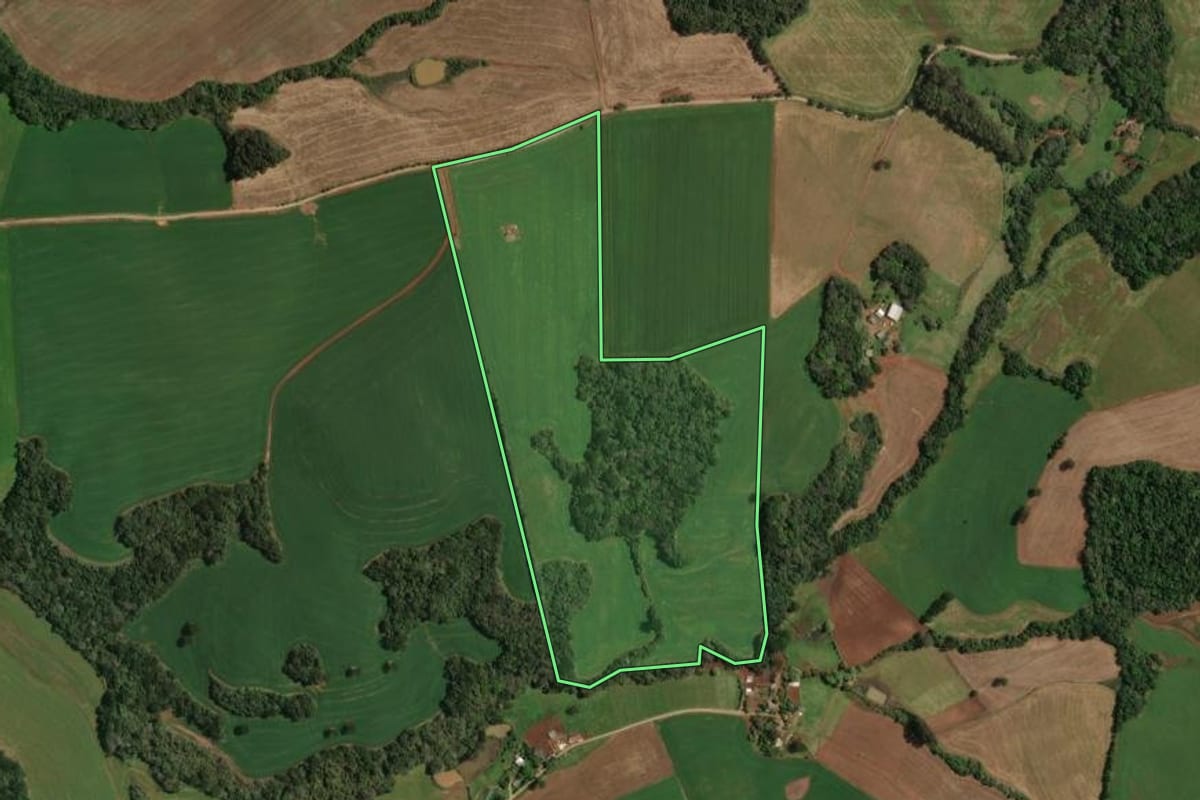 Imagem de satélite do imóvel rural em Ibiaçá (RS), com o contorno declarado no CAR desenhado por cima.