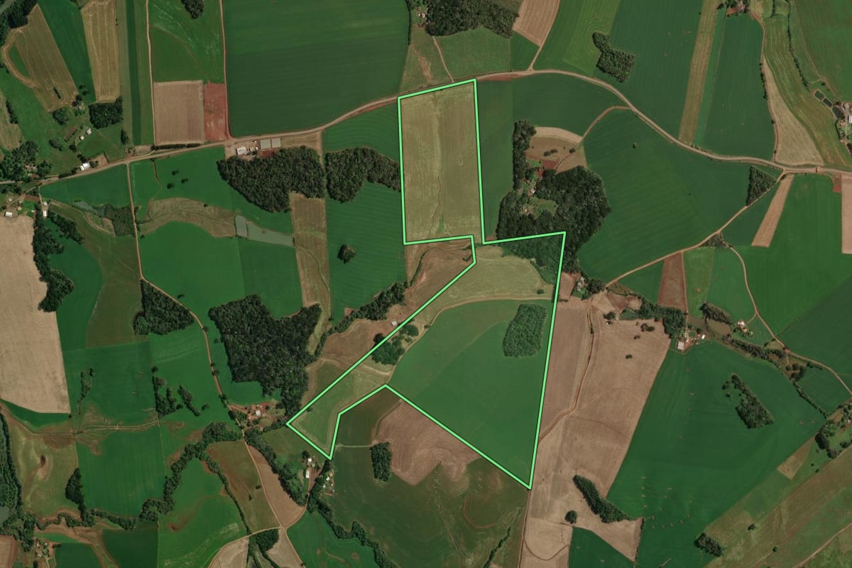 Imagem de satélite do imóvel rural em Ibiaçá (RS), com o contorno declarado no CAR desenhado por cima.