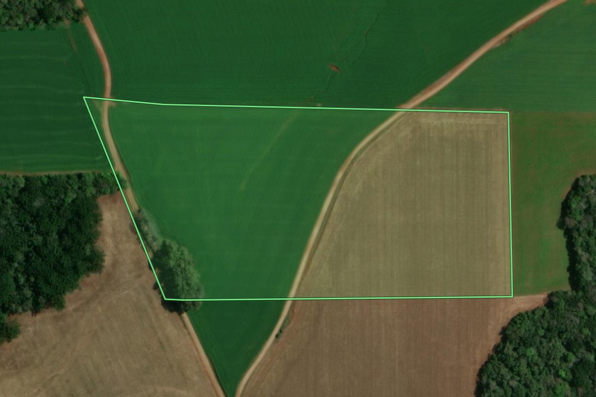 Imagem de satélite do imóvel rural em Ibiaçá (RS), com o contorno declarado no CAR desenhado por cima.
