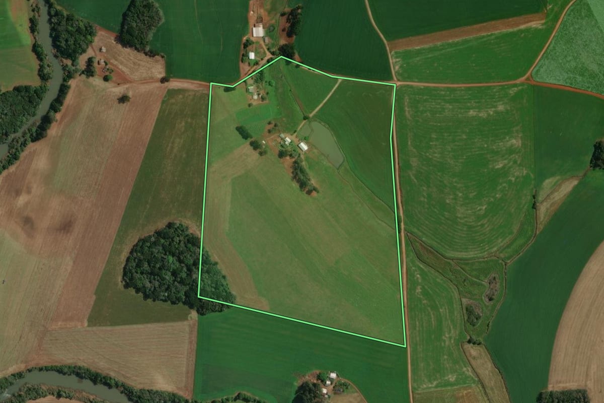 Imagem de satélite do imóvel rural em Ibiaçá (RS), com o contorno declarado no CAR desenhado por cima.