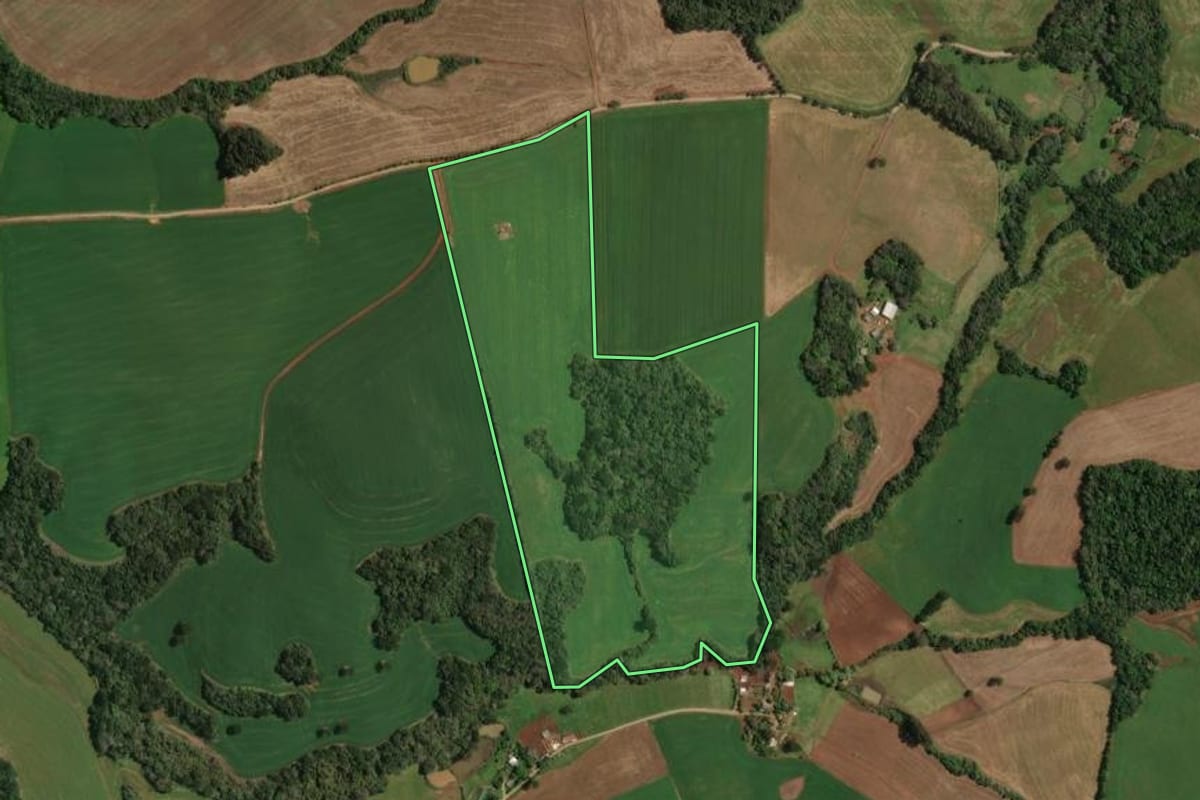 Imagem de satélite do imóvel rural em Ibiaçá (RS), com o contorno declarado no CAR desenhado por cima.