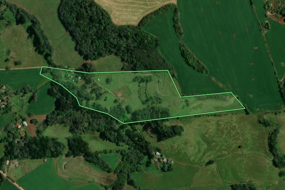 Imagem de satélite do imóvel rural em Ibiaçá (RS), com o contorno declarado no CAR desenhado por cima.