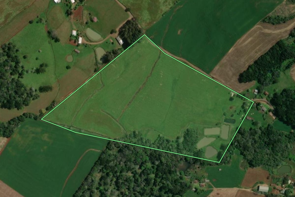 Imagem de satélite do imóvel rural em Ibiaçá (RS), com o contorno declarado no CAR desenhado por cima.