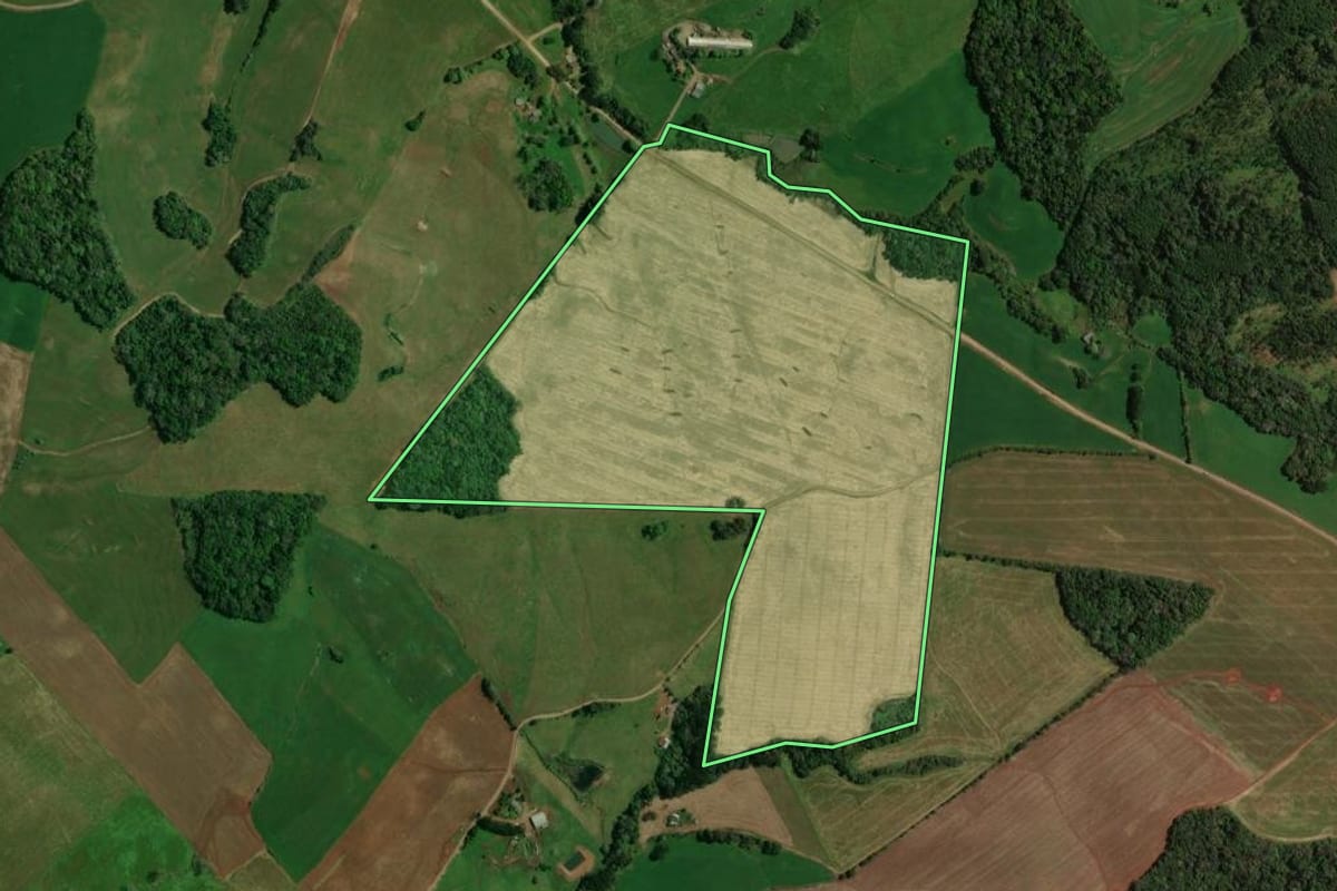 Imagem de satélite do imóvel rural em Ibiaçá (RS), com o contorno declarado no CAR desenhado por cima.