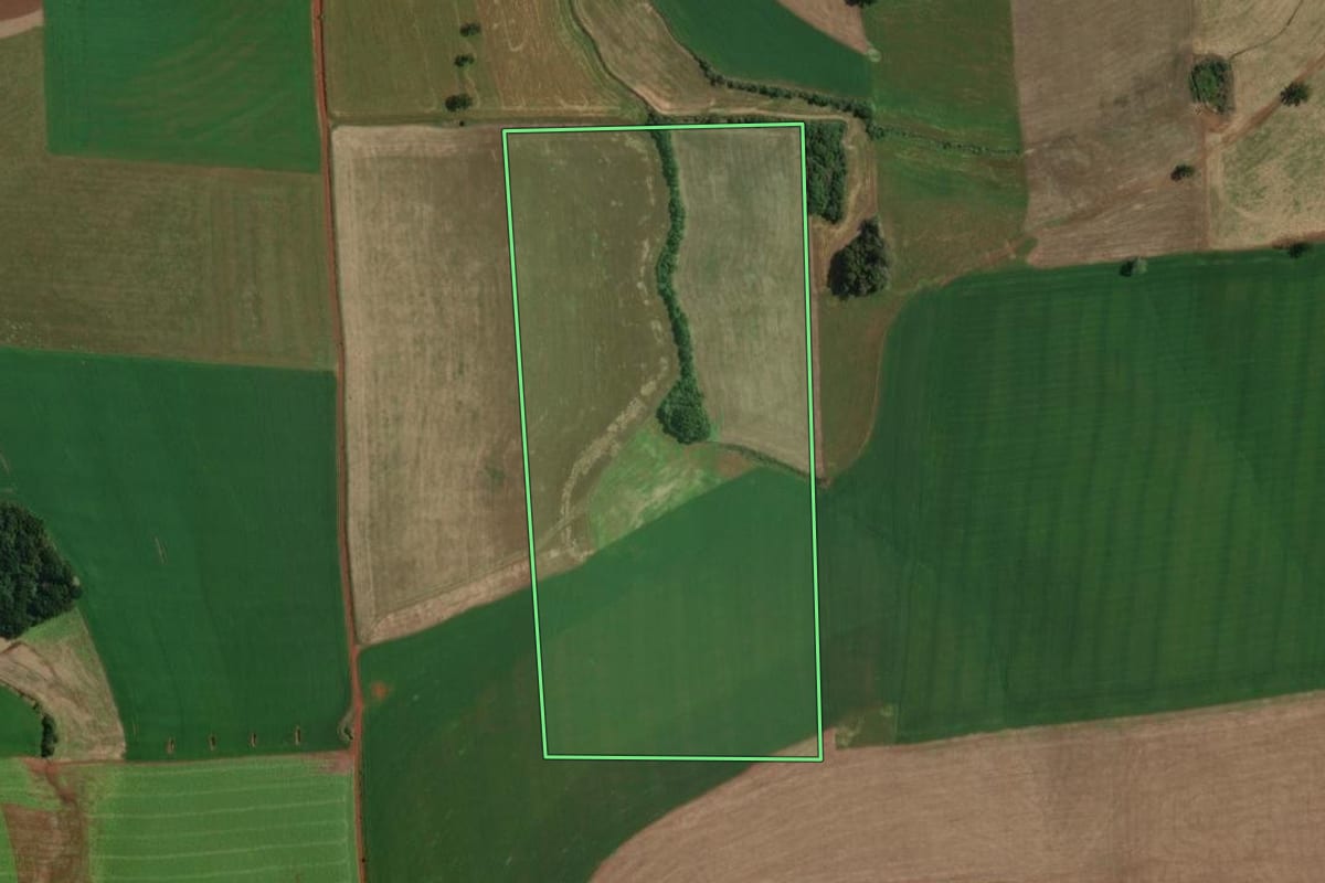 Imagem de satélite do imóvel rural em Ibiaçá (RS), com o contorno declarado no CAR desenhado por cima.