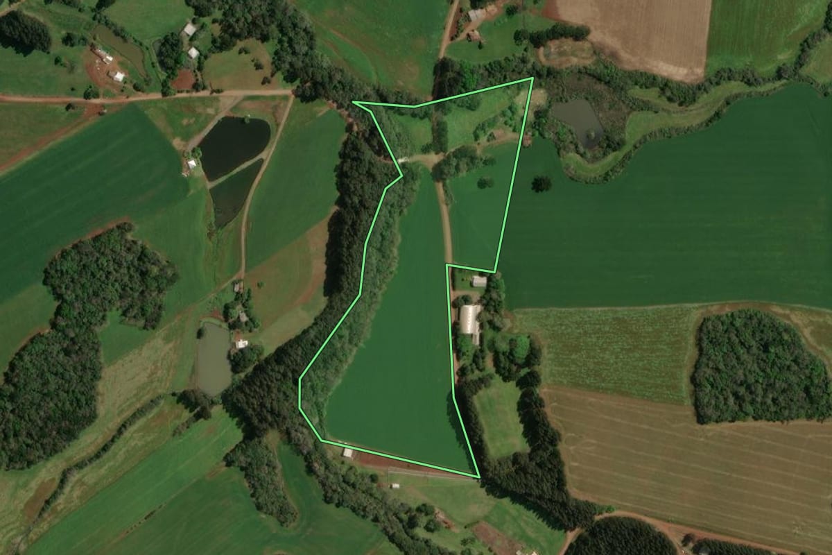 Imagem de satélite do imóvel rural em Ibiaçá (RS), com o contorno declarado no CAR desenhado por cima.
