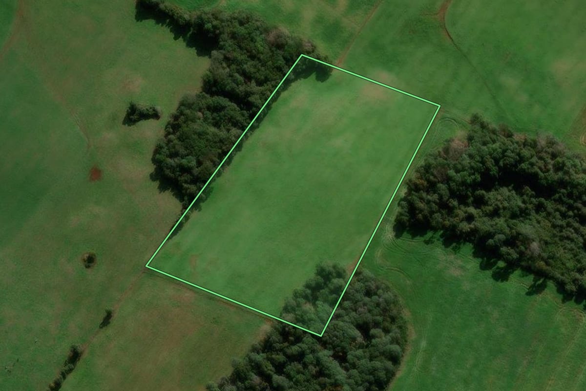 Imagem de satélite do imóvel rural em Ibiaçá (RS), com o contorno declarado no CAR desenhado por cima.