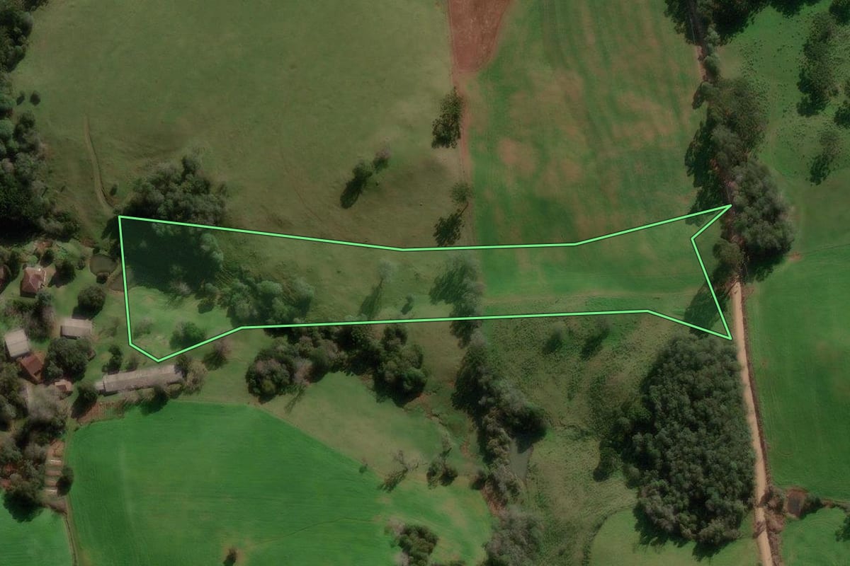 Imagem de satélite do imóvel rural em Ibiraiaras (RS), com o contorno declarado no CAR desenhado por cima.