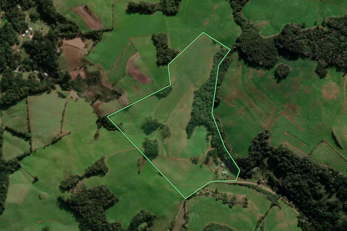 Imagem de satélite do imóvel rural em Ibiraiaras (RS), com o contorno declarado no CAR desenhado por cima.