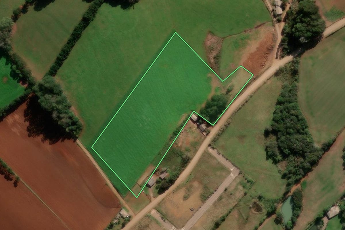 Imagem de satélite do imóvel rural em Ibiraiaras (RS), com o contorno declarado no CAR desenhado por cima.