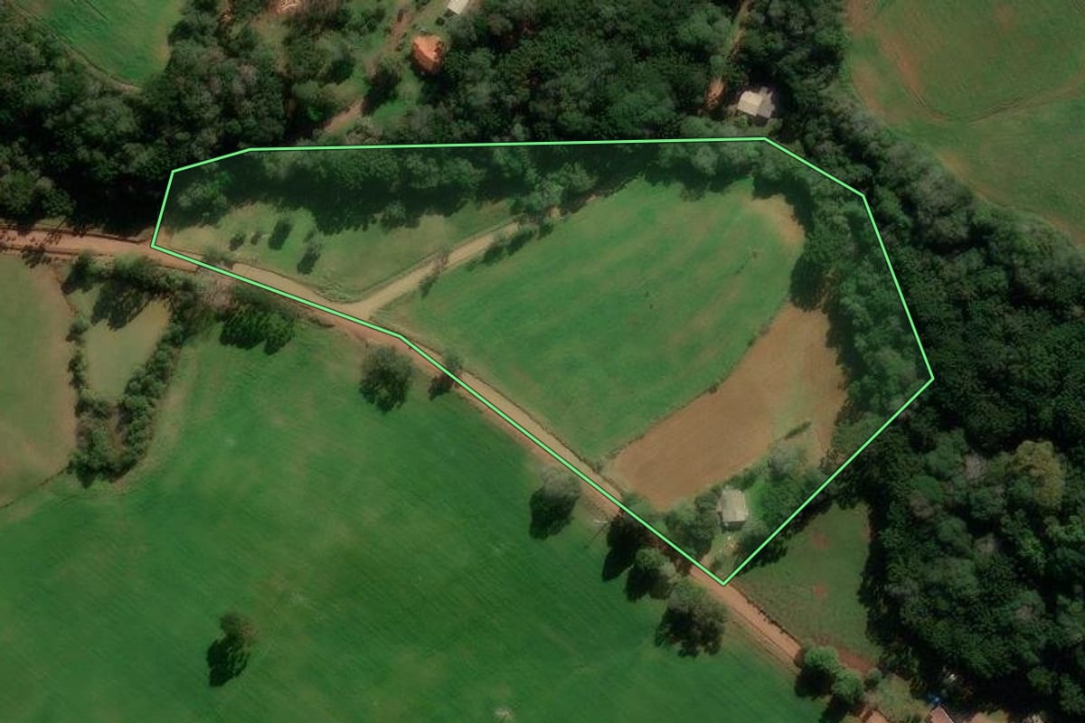Imagem de satélite do imóvel rural em Ibiraiaras (RS), com o contorno declarado no CAR desenhado por cima.