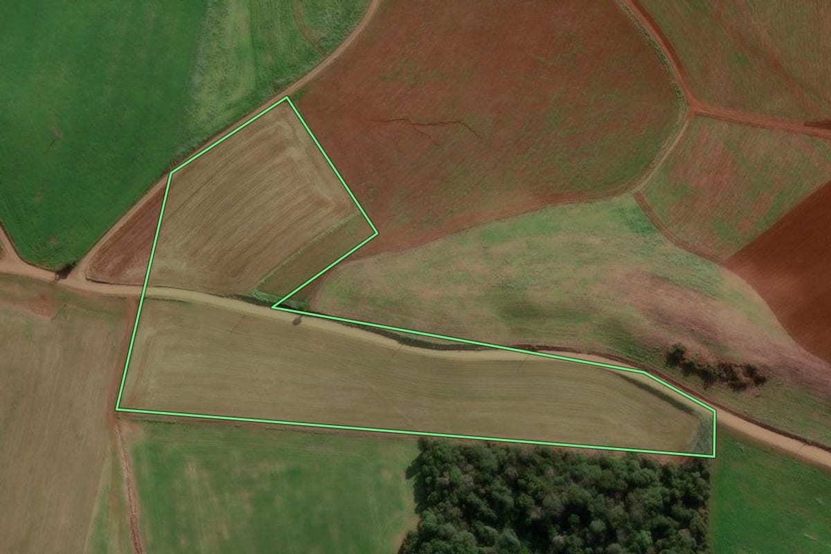 Imagem de satélite do imóvel rural em Ibiraiaras (RS), com o contorno declarado no CAR desenhado por cima.