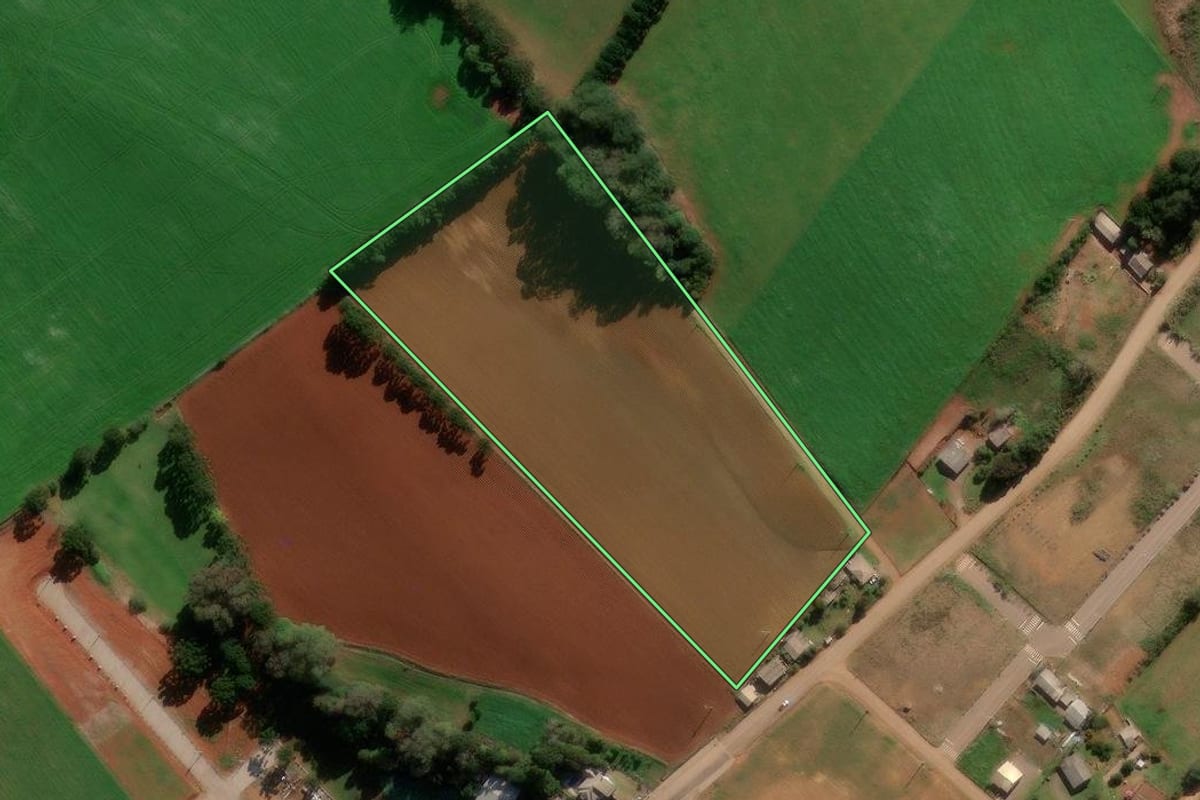 Imagem de satélite do imóvel rural em Ibiraiaras (RS), com o contorno declarado no CAR desenhado por cima.
