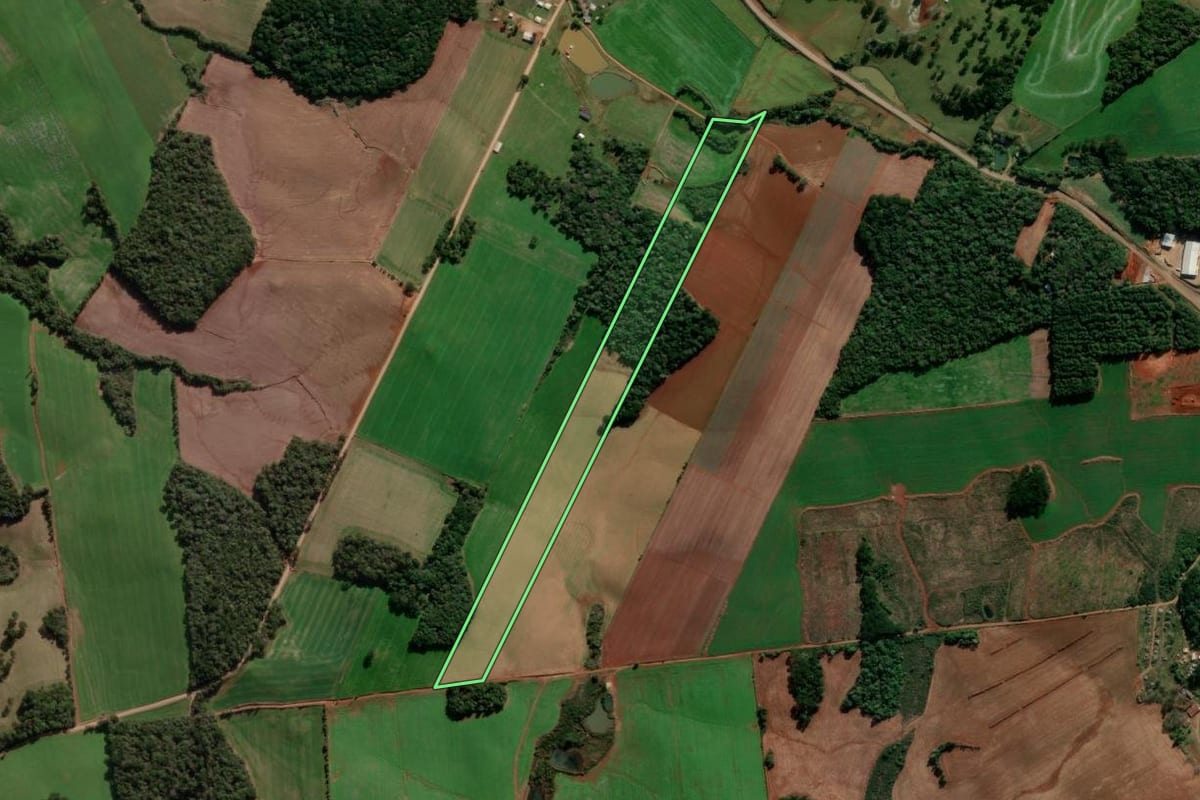 Imagem de satélite do imóvel rural em Ibiraiaras (RS), com o contorno declarado no CAR desenhado por cima.