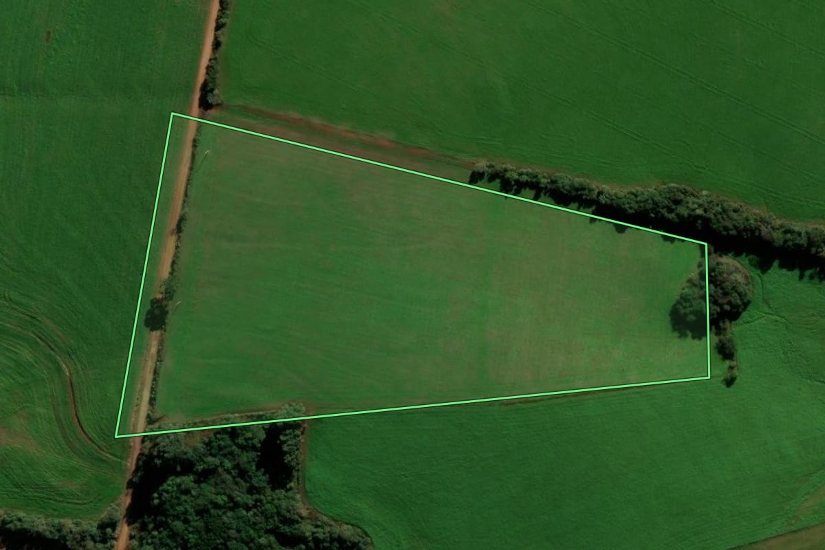 Imagem de satélite do imóvel rural em Ibirapuitã (RS), com o contorno declarado no CAR desenhado por cima.