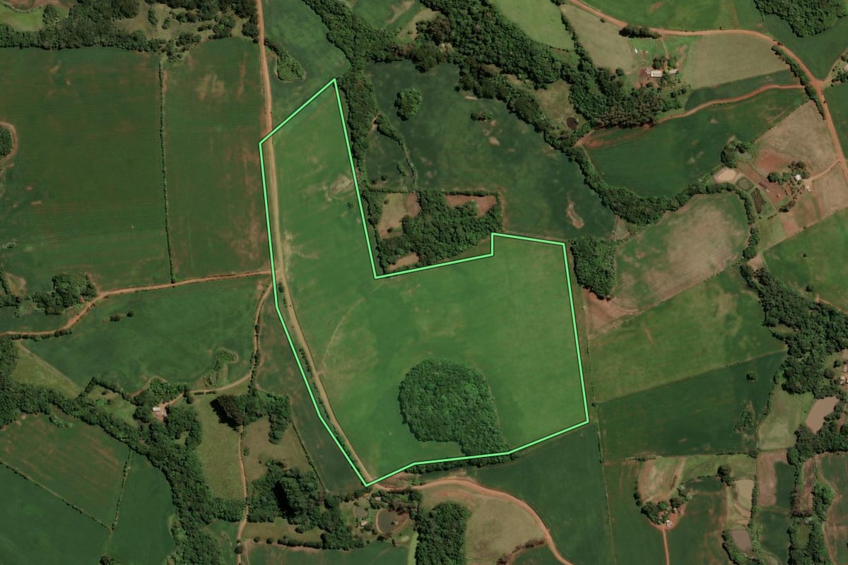 Imagem de satélite do imóvel rural em Ibirapuitã (RS), com o contorno declarado no CAR desenhado por cima.