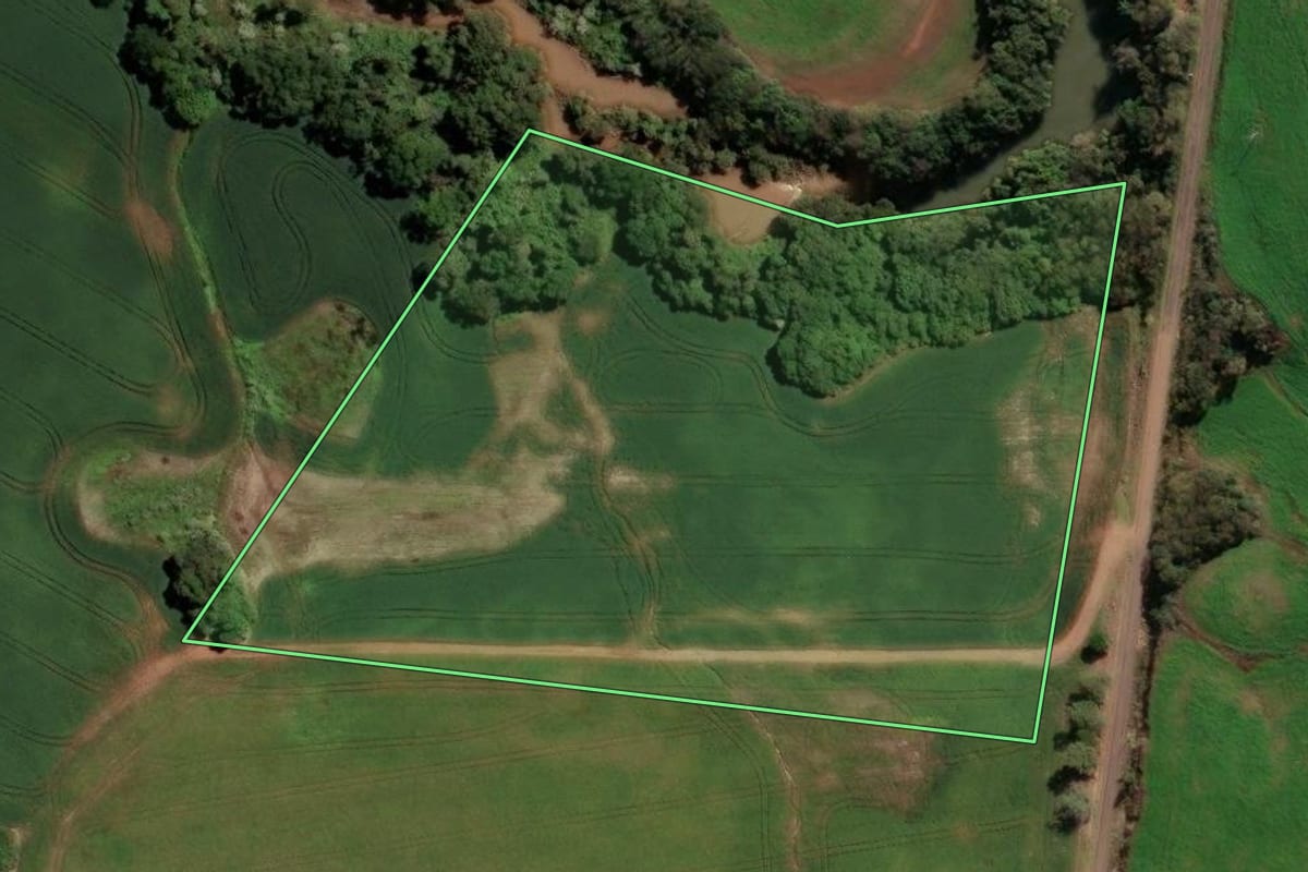 Imagem de satélite do imóvel rural em Ibirapuitã (RS), com o contorno declarado no CAR desenhado por cima.