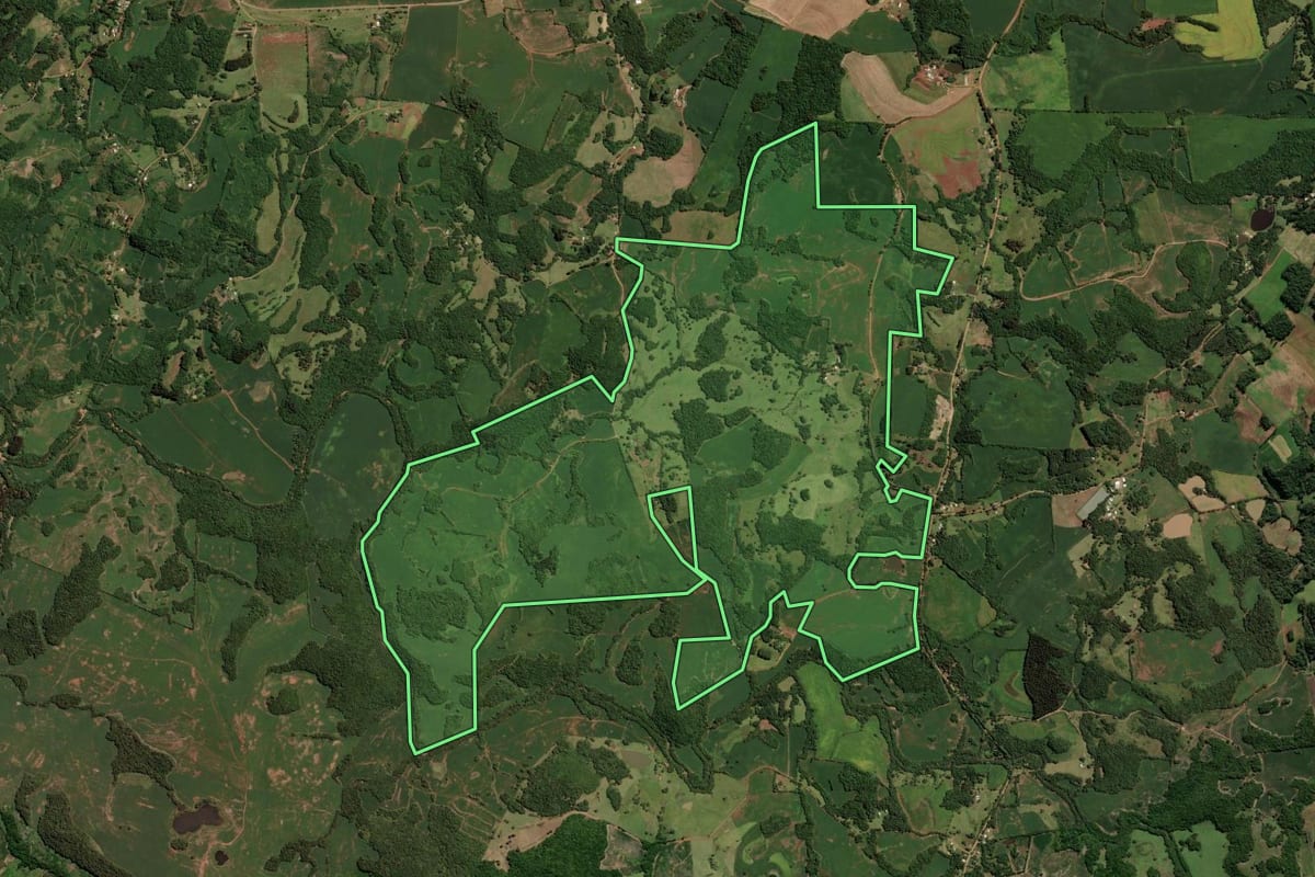Imagem de satélite do imóvel rural em Ibirapuitã (RS), com o contorno declarado no CAR desenhado por cima.