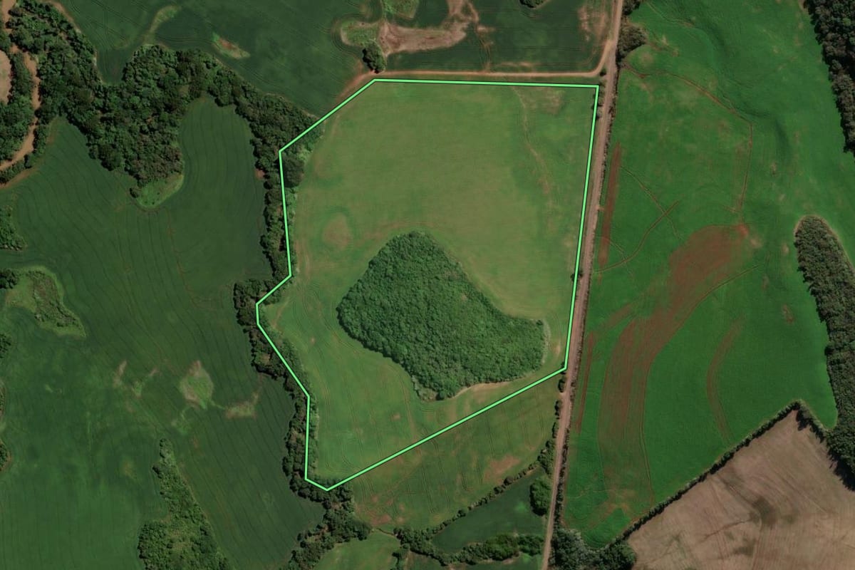 Imagem de satélite do imóvel rural em Ibirapuitã (RS), com o contorno declarado no CAR desenhado por cima.