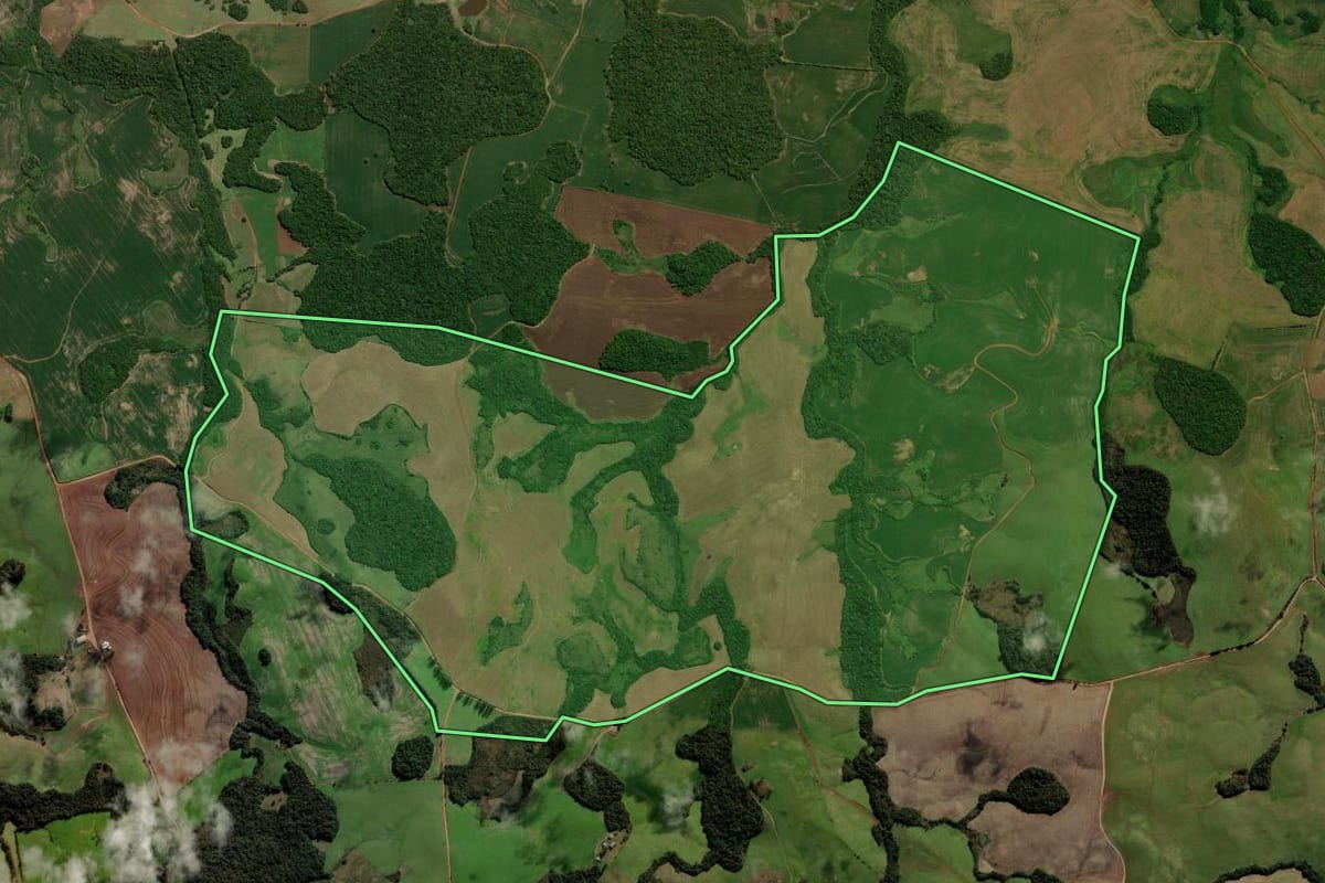 Imagem de satélite do imóvel rural em Ibirapuitã (RS), com o contorno declarado no CAR desenhado por cima.