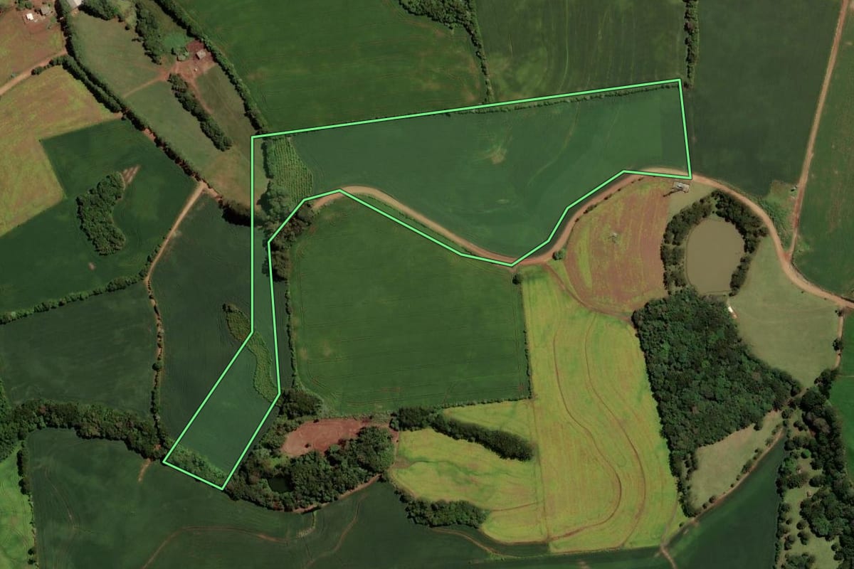 Imagem de satélite do imóvel rural em Ibirapuitã (RS), com o contorno declarado no CAR desenhado por cima.